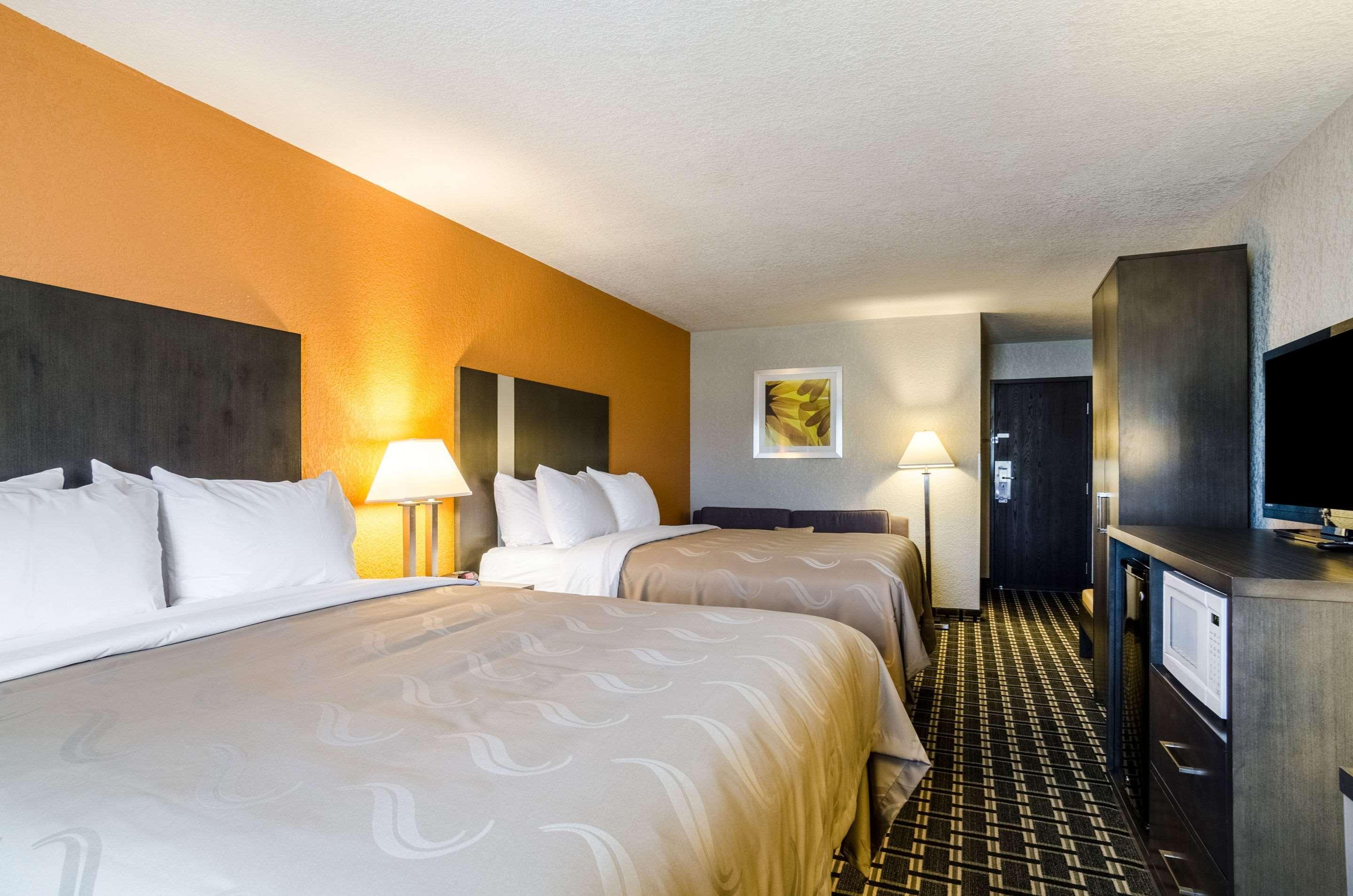 Quality Inn Great Bend Exterior photo
