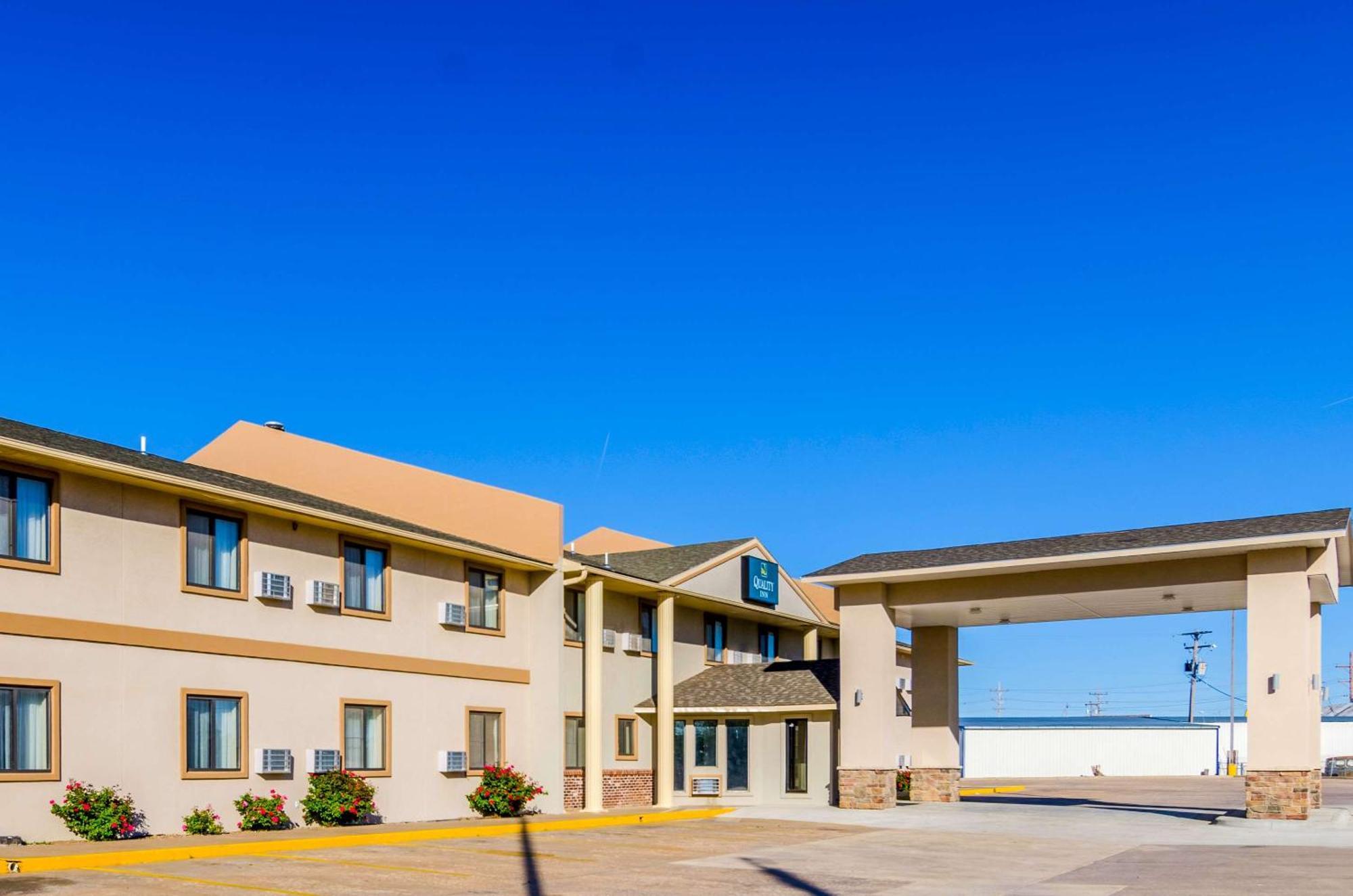 Quality Inn Great Bend Exterior photo