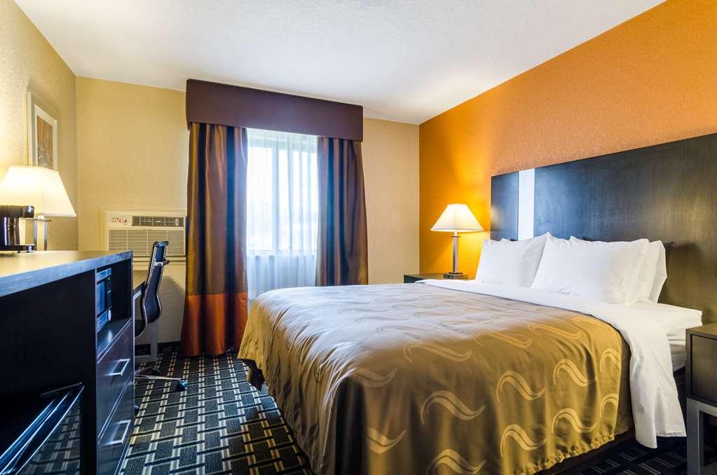 Quality Inn Great Bend Room photo
