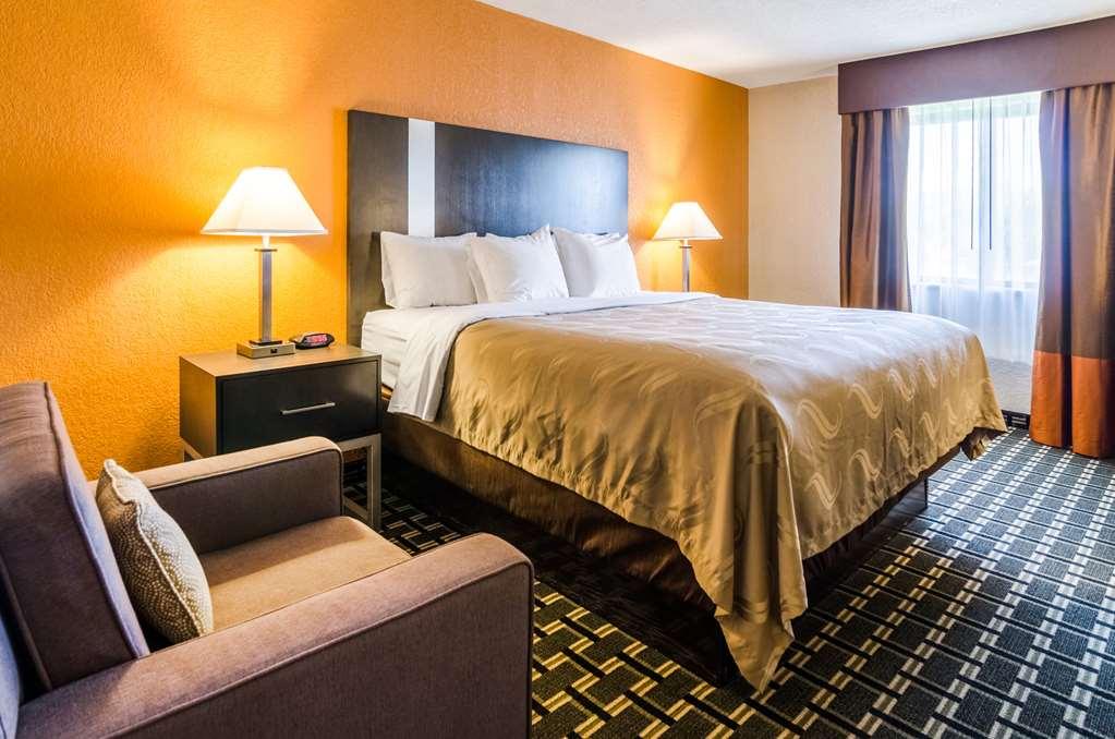Quality Inn Great Bend Room photo