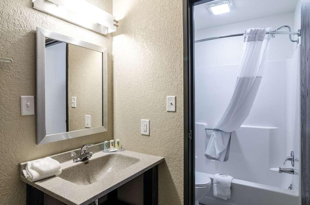 Quality Inn Great Bend Room photo