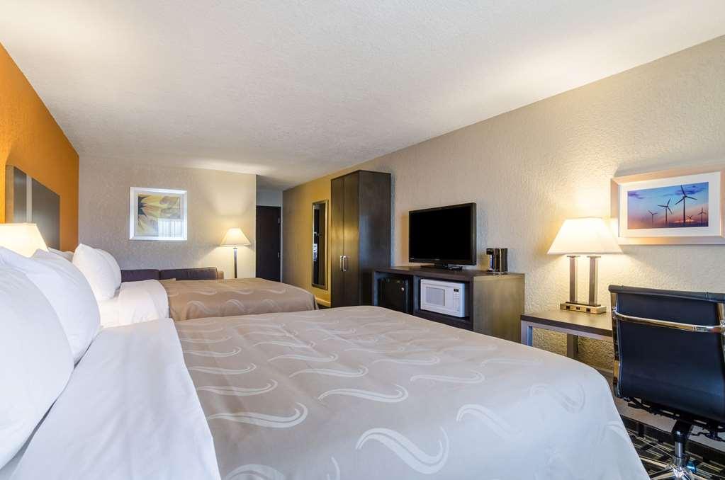 Quality Inn Great Bend Room photo
