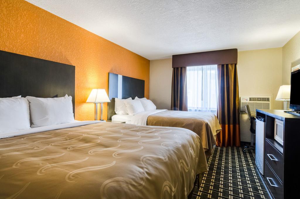 Quality Inn Great Bend Exterior photo